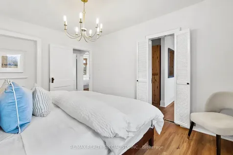 18 Dartmouth Crescent Toronto ON M8V 1X1