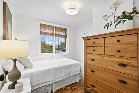 18 Dartmouth Crescent Toronto ON M8V 1X1