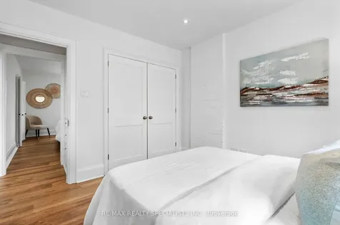 18 Dartmouth Crescent Toronto ON M8V 1X1