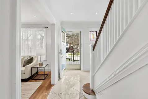 18 Dartmouth Crescent Toronto ON M8V 1X1