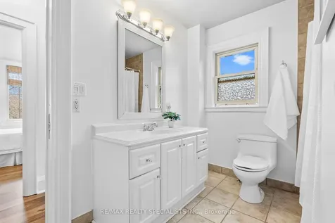 18 Dartmouth Crescent Toronto ON M8V 1X1
