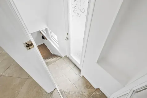 18 Dartmouth Crescent Toronto ON M8V 1X1