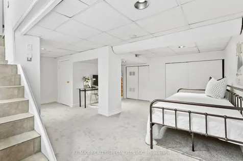 18 Dartmouth Crescent Toronto ON M8V 1X1