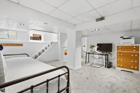 18 Dartmouth Crescent Toronto ON M8V 1X1