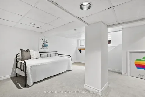 18 Dartmouth Crescent Toronto ON M8V 1X1