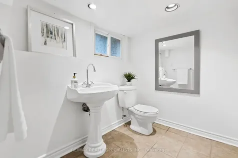18 Dartmouth Crescent Toronto ON M8V 1X1