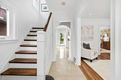 18 Dartmouth Crescent Toronto ON M8V 1X1