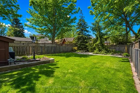 18 Dartmouth Crescent Toronto ON M8V 1X1