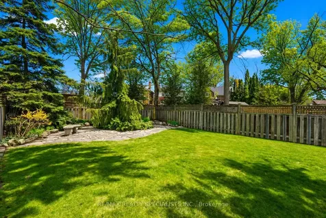 18 Dartmouth Crescent Toronto ON M8V 1X1