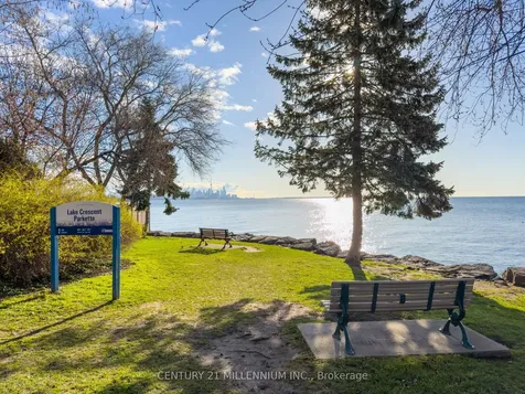 2585 Lake Shore Boulevard W Toronto ON M8V 1G3