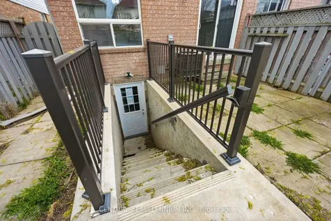 42 Feathertop Lane Brampton ON L6R 1W9