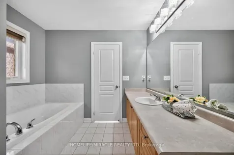 22 Altura Way Brampton ON L6P 4A1