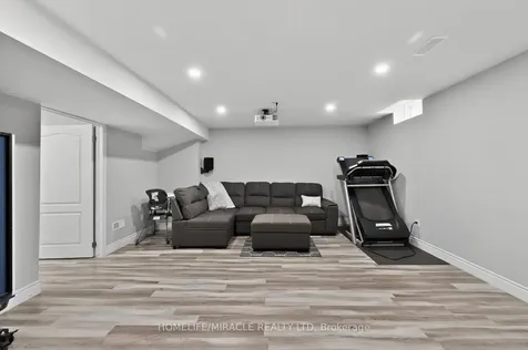 22 Altura Way Brampton ON L6P 4A1