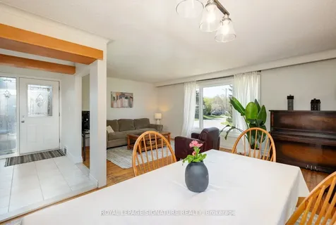 90 Whitburn Crescent Toronto ON M3H 2S4