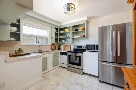 90 Whitburn Crescent Toronto ON M3H 2S4