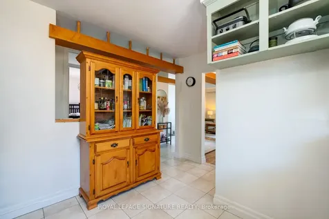 90 Whitburn Crescent Toronto ON M3H 2S4