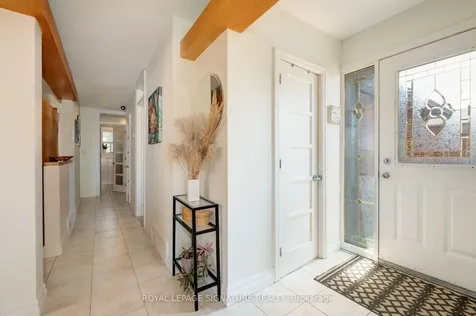90 Whitburn Crescent Toronto ON M3H 2S4