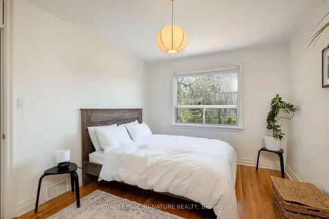 90 Whitburn Crescent Toronto ON M3H 2S4