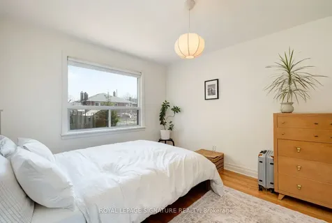 90 Whitburn Crescent Toronto ON M3H 2S4