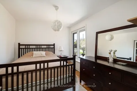90 Whitburn Crescent Toronto ON M3H 2S4