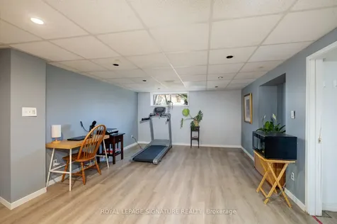 90 Whitburn Crescent Toronto ON M3H 2S4