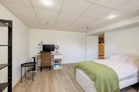 90 Whitburn Crescent Toronto ON M3H 2S4