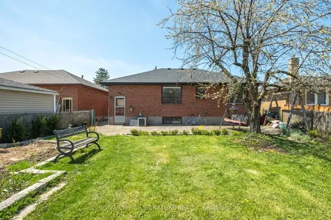 90 Whitburn Crescent Toronto ON M3H 2S4