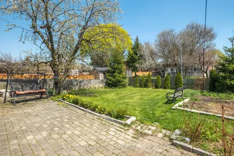 90 Whitburn Crescent Toronto ON M3H 2S4