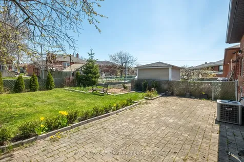 90 Whitburn Crescent Toronto ON M3H 2S4