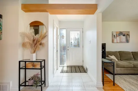 90 Whitburn Crescent Toronto ON M3H 2S4