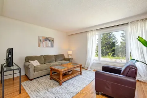 90 Whitburn Crescent Toronto ON M3H 2S4