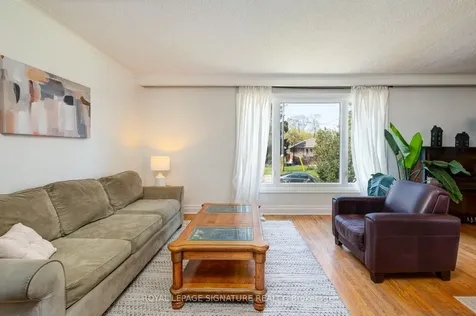 90 Whitburn Crescent Toronto ON M3H 2S4
