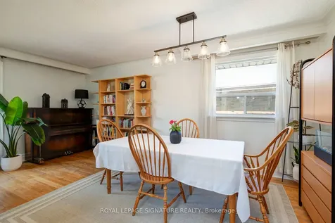 90 Whitburn Crescent Toronto ON M3H 2S4