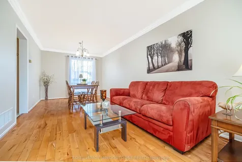 86 Rocky Mountain Crescent Brampton ON L6R 1E8