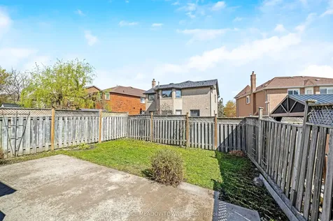 86 Rocky Mountain Crescent Brampton ON L6R 1E8
