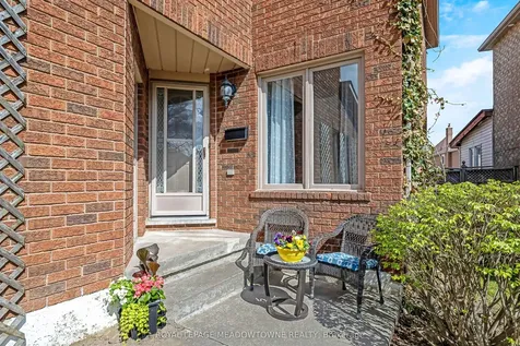 86 Rocky Mountain Crescent Brampton ON L6R 1E8
