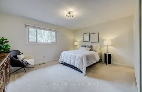 440 Parkridge Crescent Oakville ON L6M 1B2