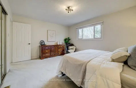 440 Parkridge Crescent Oakville ON L6M 1B2