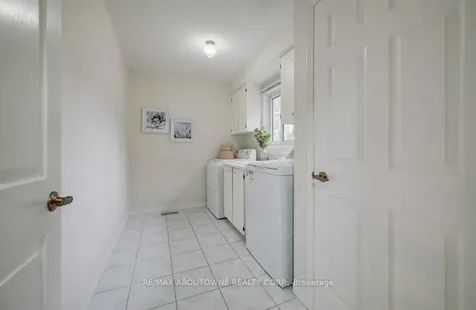 440 Parkridge Crescent Oakville ON L6M 1B2