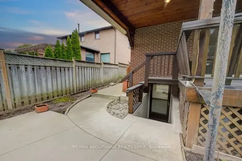 440 Parkridge Crescent Oakville ON L6M 1B2