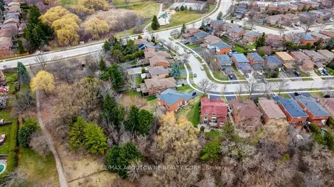 440 Parkridge Crescent Oakville ON L6M 1B2