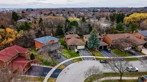 440 Parkridge Crescent Oakville ON L6M 1B2