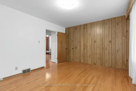 10 Tumpane Street Toronto ON M3M 1L6