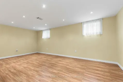 10 Tumpane Street Toronto ON M3M 1L6