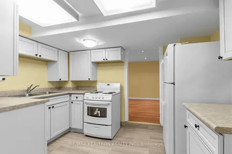 10 Tumpane Street Toronto ON M3M 1L6