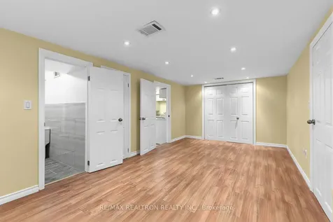 10 Tumpane Street Toronto ON M3M 1L6