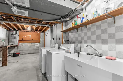 10 Tumpane Street Toronto ON M3M 1L6