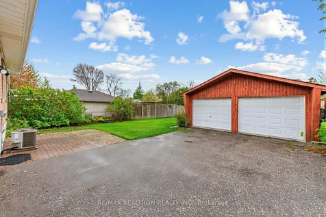 10 Tumpane Street Toronto ON M3M 1L6