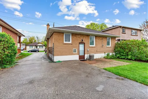 10 Tumpane Street Toronto ON M3M 1L6