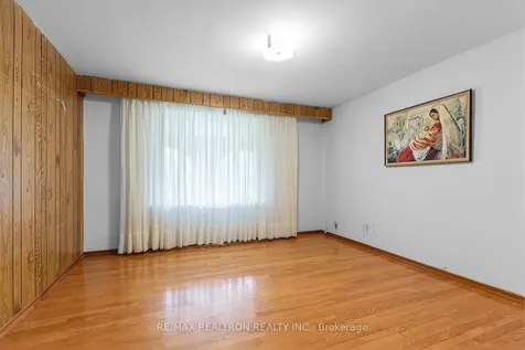 10 Tumpane Street Toronto ON M3M 1L6